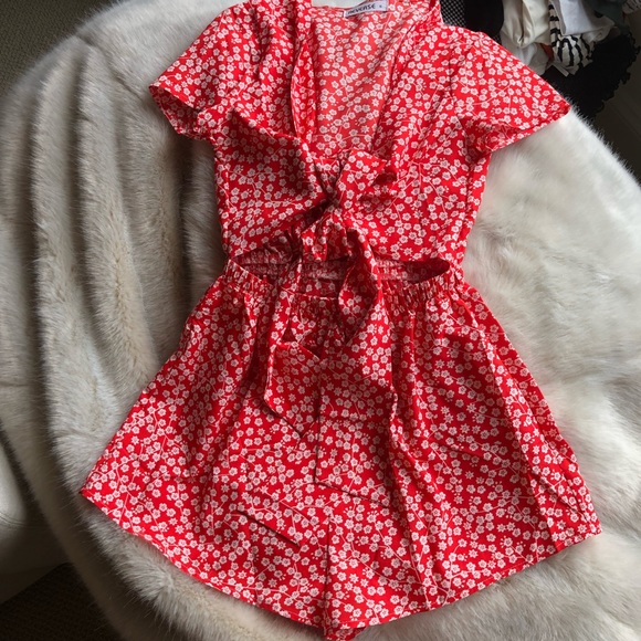 Princess Polly red floral tie romper - Picture 3 of 5